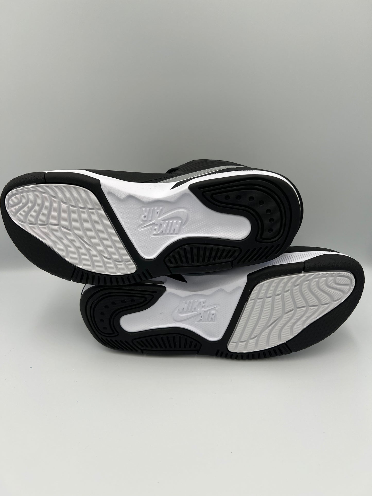 Jordan Max Aura black gold
