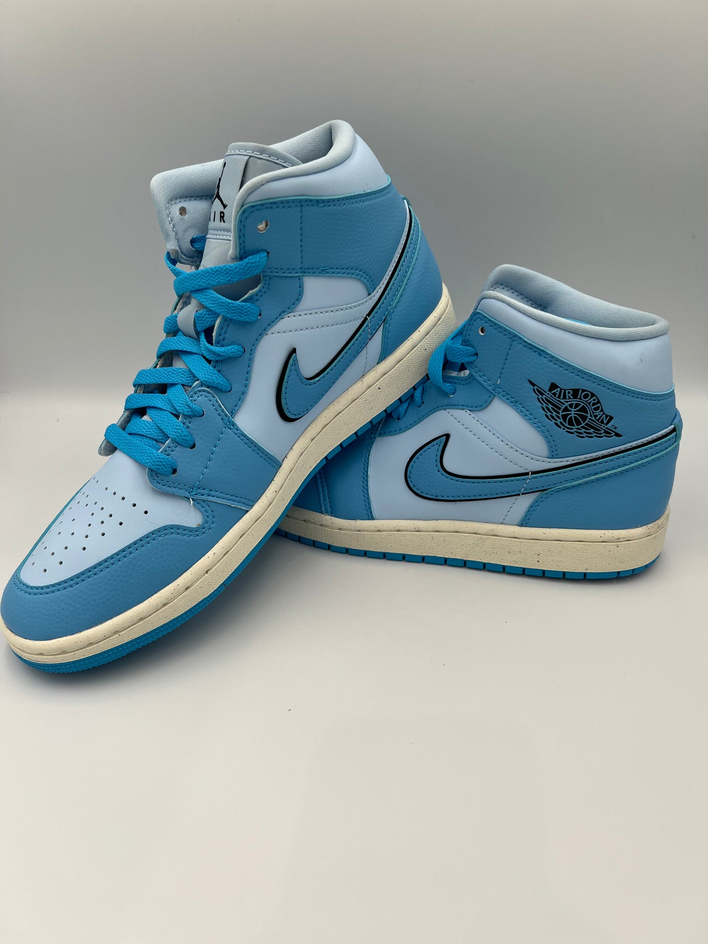 Air Jordan 1 Mid SE size 11 women’s Ice Blue