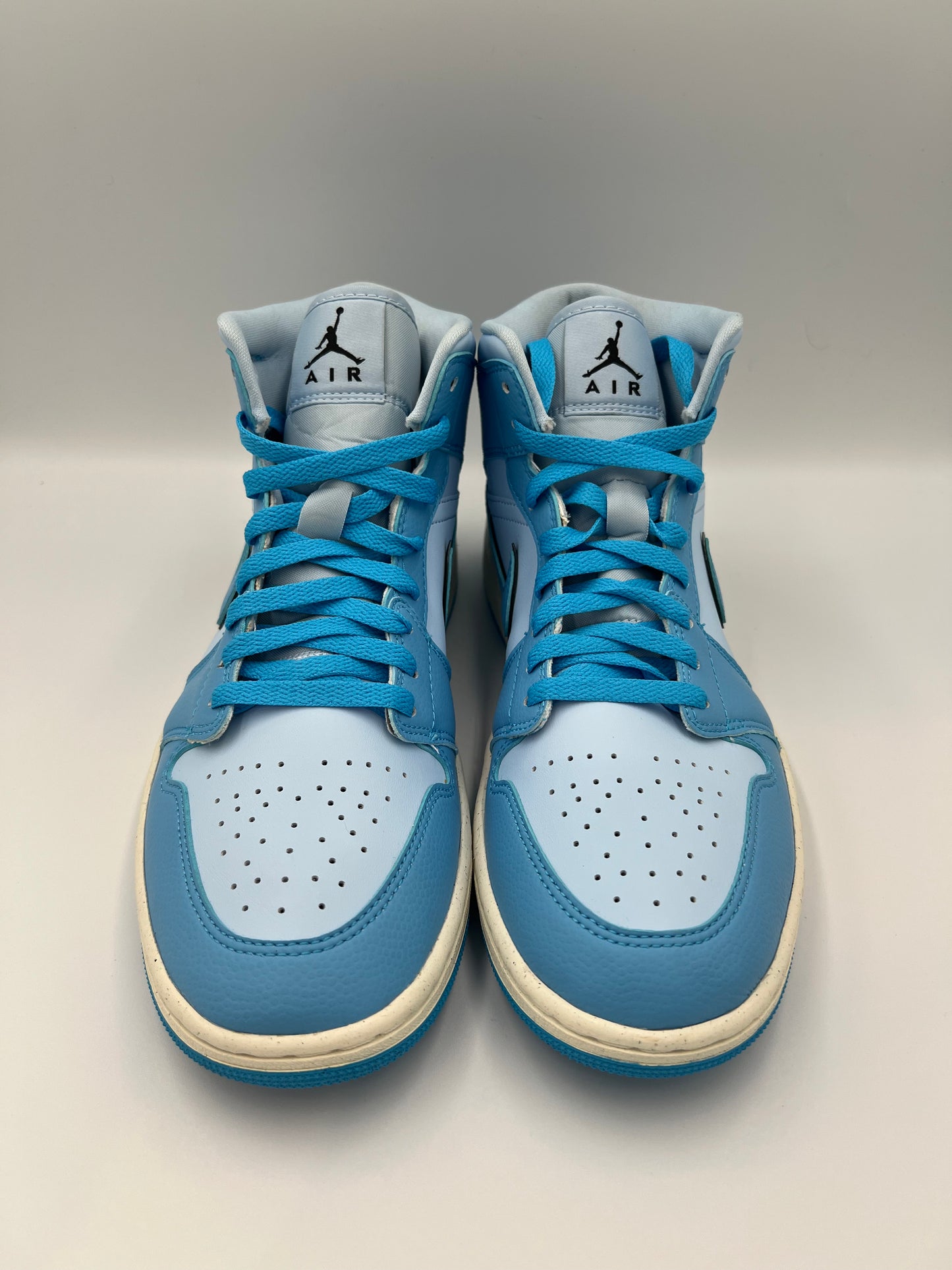 Air Jordan 1 Mid SE size 11 women’s Ice Blue