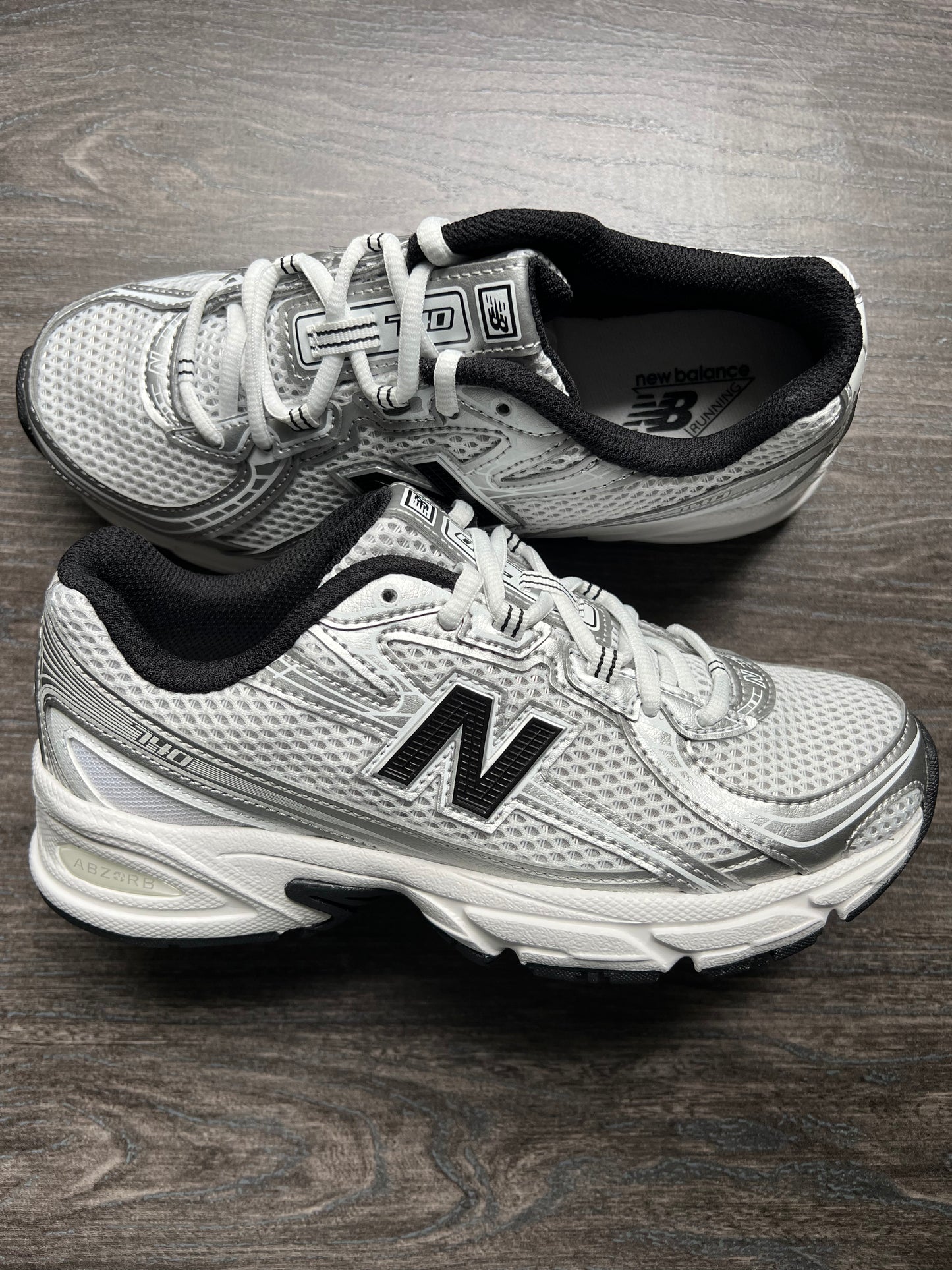 NIB 4.5 kids New Balance 740