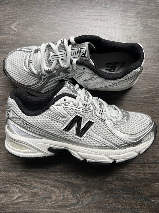NIB 4.5 kids New Balance 740