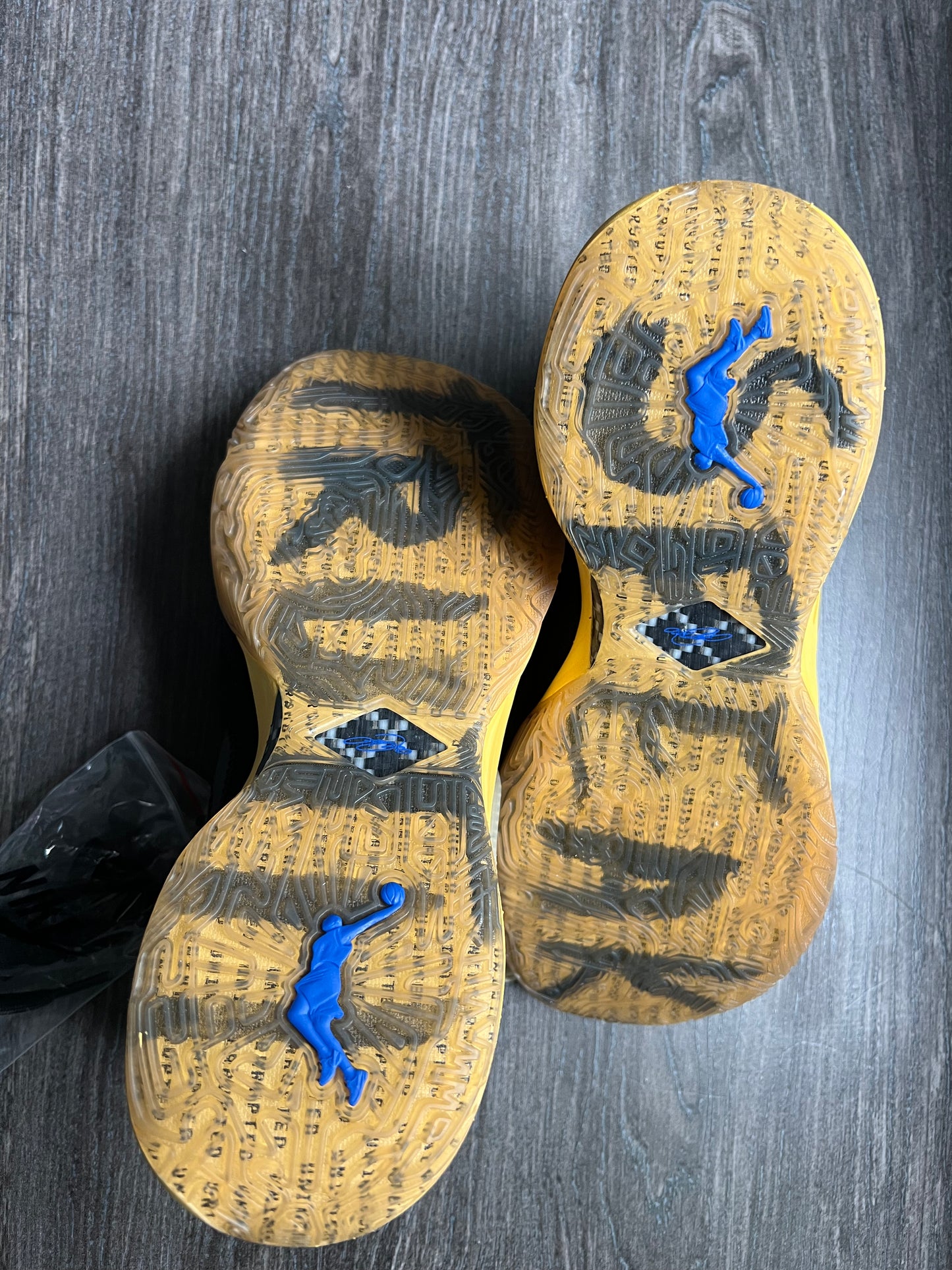 Lebron XX UN Speak your Truth size 7.5