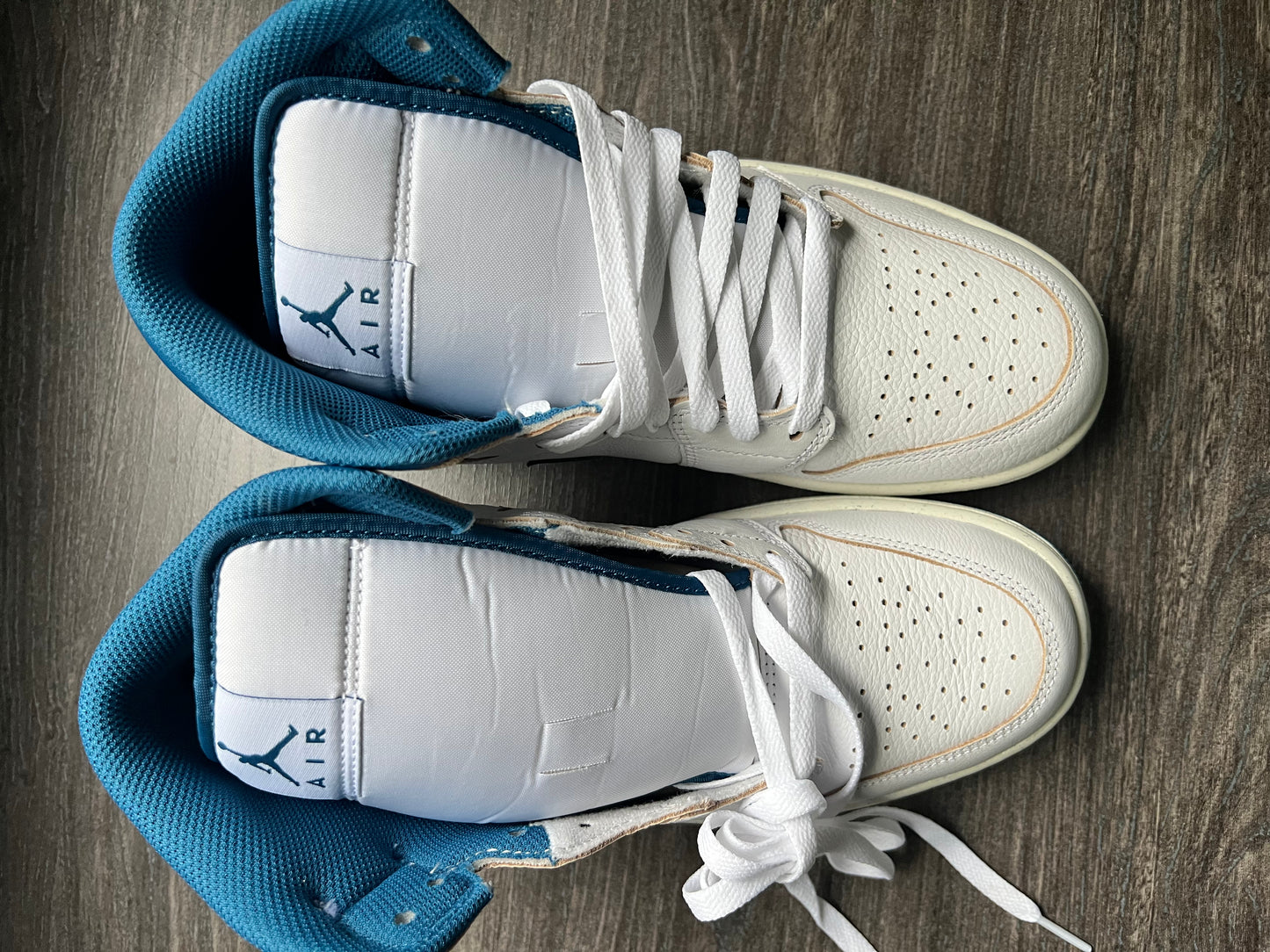 Air Jordan 1 Mid SE size 9.5