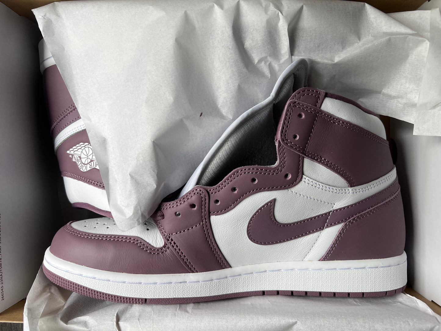 Air Jordan 1 Retro High OG size 10.5 Mauve